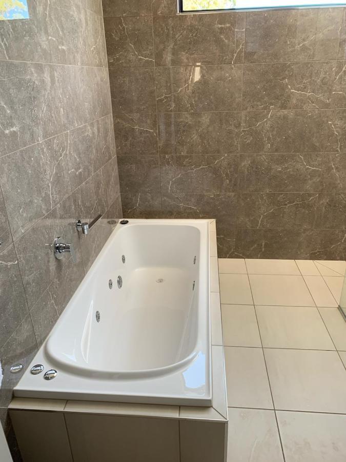 Captains Cove 1St Floor Spa Luxury Apartments - Free Netflix 佩恩斯维尔 外观 照片